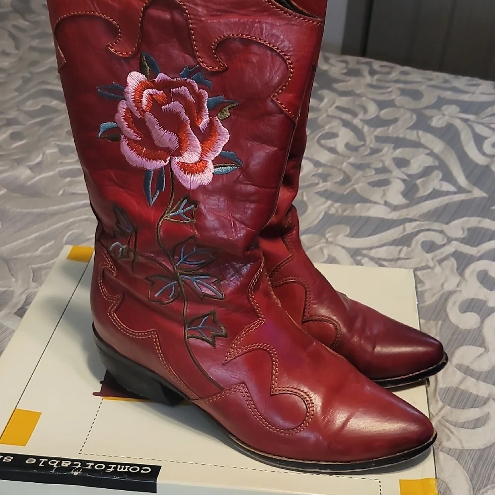 Spring Step Red Floral Heeled Boots - Picture 5 of 6